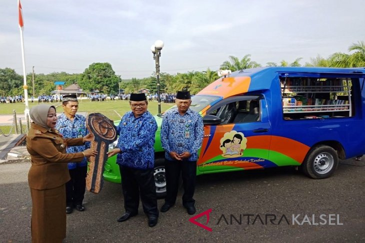 Mobil perpustakaan keliling Banjarmasin dilengkapi pendongeng