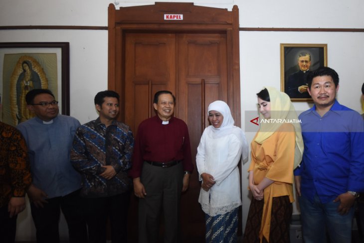 Khofifah Kunjungi Keuskupan Surabaya
