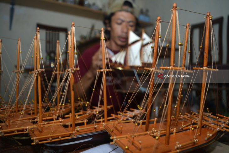 Miniatur Kapal Phinisi