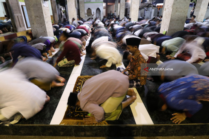 Shalat Gerhana Bulan Lirboyo