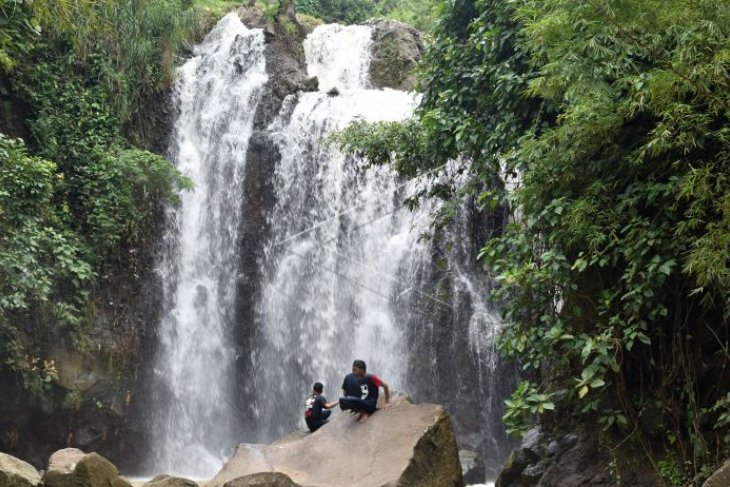 Wisata Curug Gending Asmoro