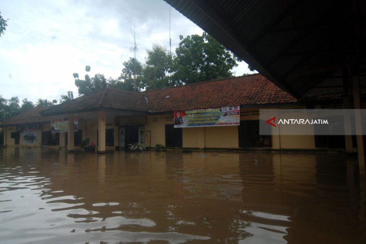 Dampak Sungai Gunting Mojoagung Meluap