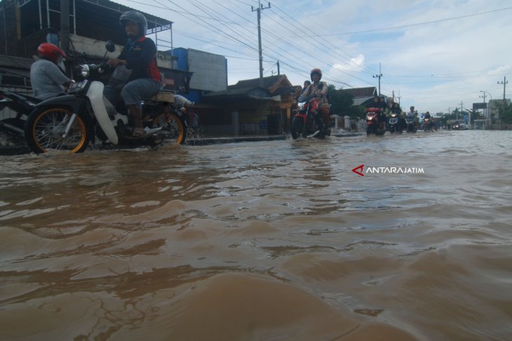 Dampak Sungai Gunting Mojoagung Meluap