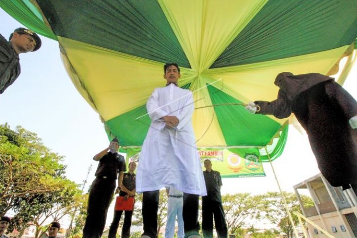 Uqubat Cambuk Hukum Jinayat Aceh