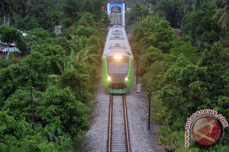 indonesia offers to transfer train technology to senegal