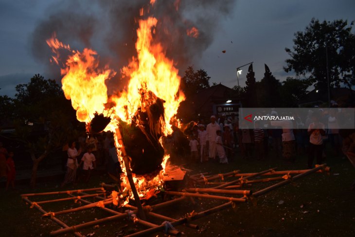 Bakar Ogoh-ogoh Magetan