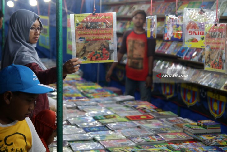 Buku Murah di Pasar Rakyat