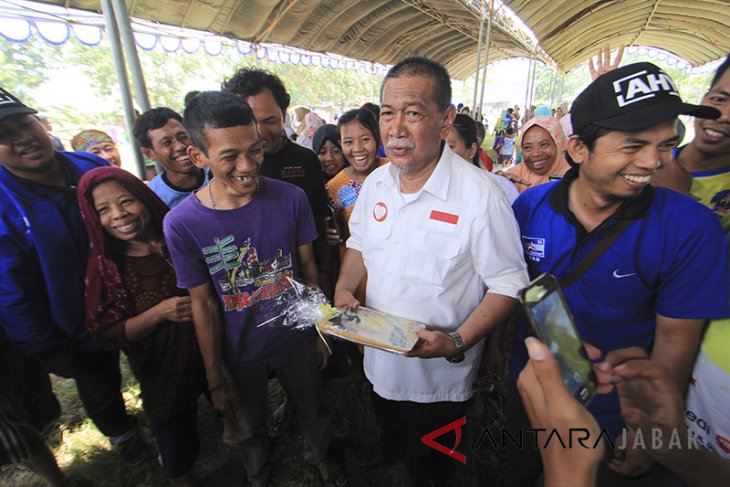 Cagub Jabar Temui Petani