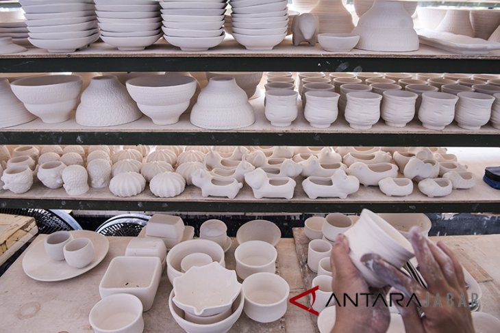 Industri Keramik Tanah Liat