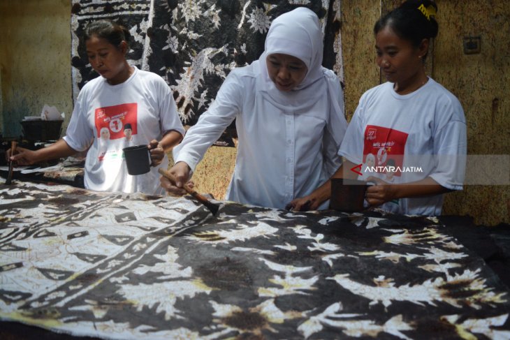 Kampanye Khofifah di Sentra Batik