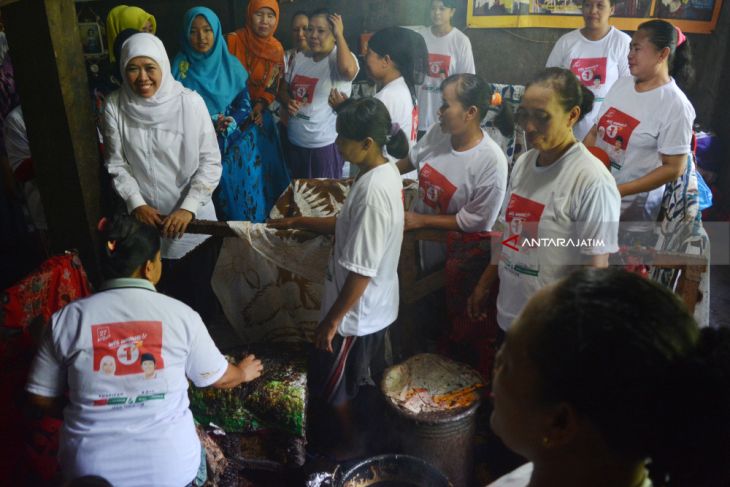 Kampanye Khofifah di Sentra Batik