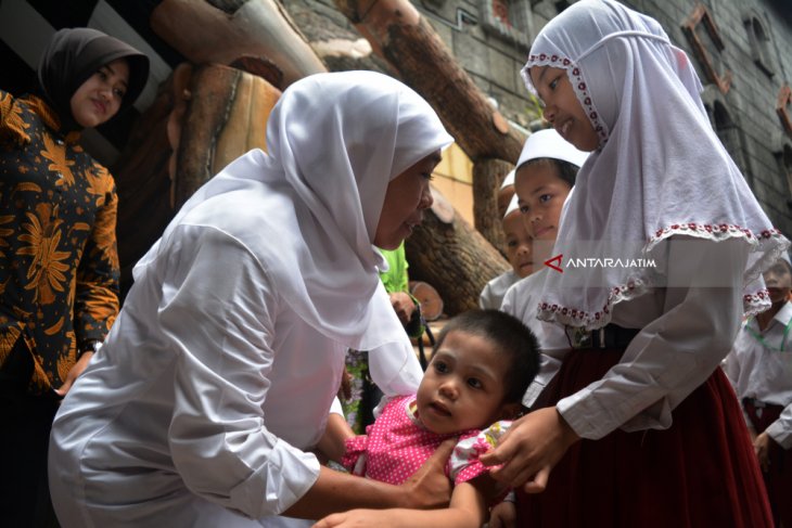 Khofifah Kunjungi Pesantren Yatim Piatu