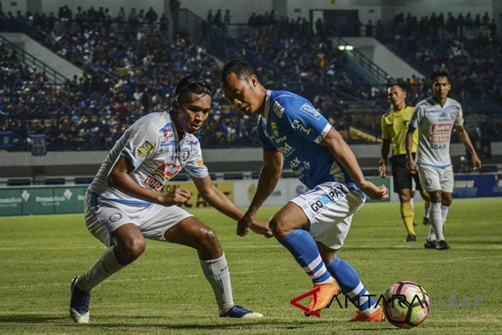 Laga Persahabatan Persib Melawan Arema