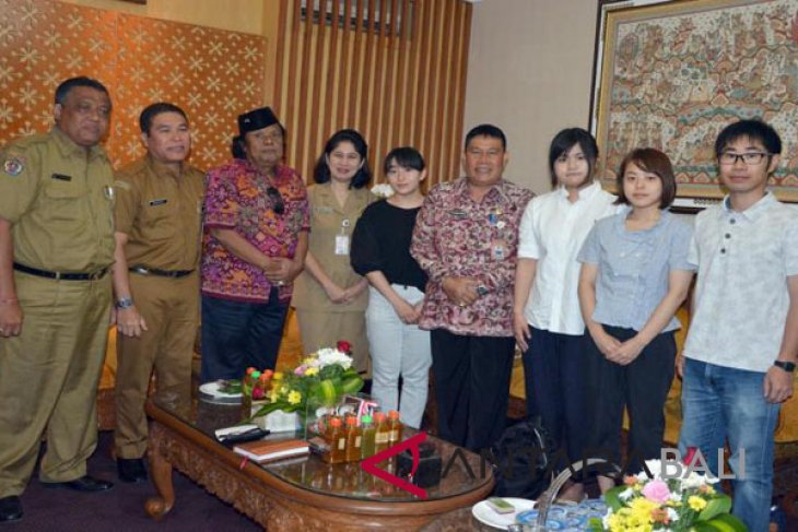 Denpasar, Japan cooperate in education and culture