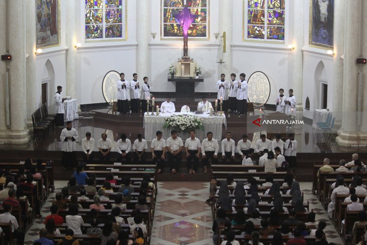 Misa Kamis Putih Surabaya