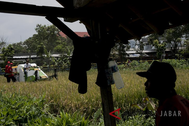 Perkenalan Alat Mesin Pertanian Produksi Pindad 