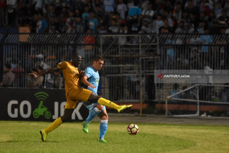 Persela Lamongan vs Bhayangkara FC 