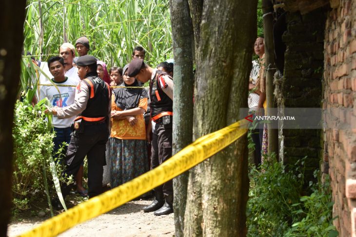 Reka Ulang Pembunuhan Anak Kandung