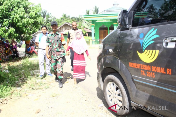 HST free a girl victim of a shackle