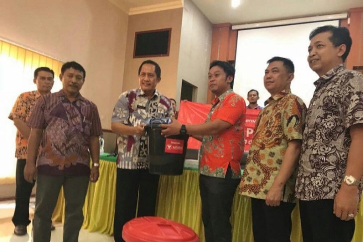 Bank Sampoerna-Sahabat UKM Bersih-bersih Pasar Citra Niaga Jombang