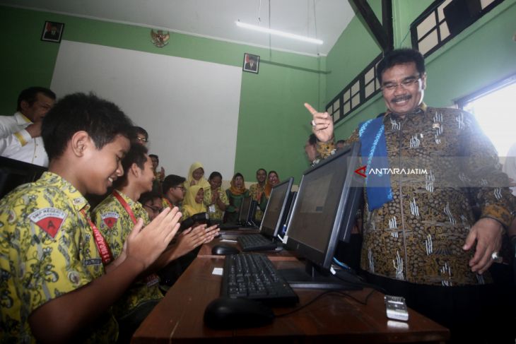 DPR Tinjau Kesiapan UNBK SMP