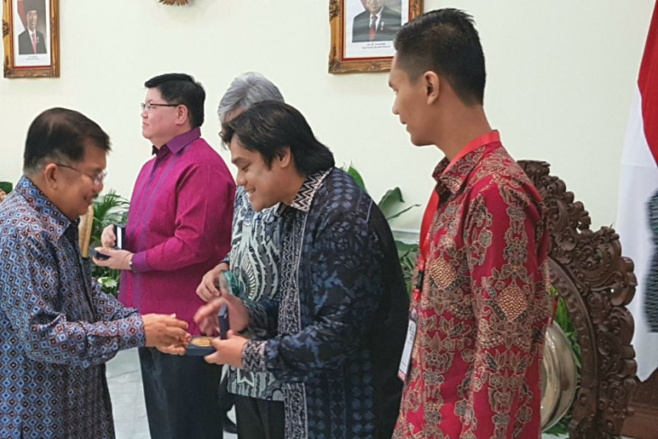 Vice president bestows intellectual property awards