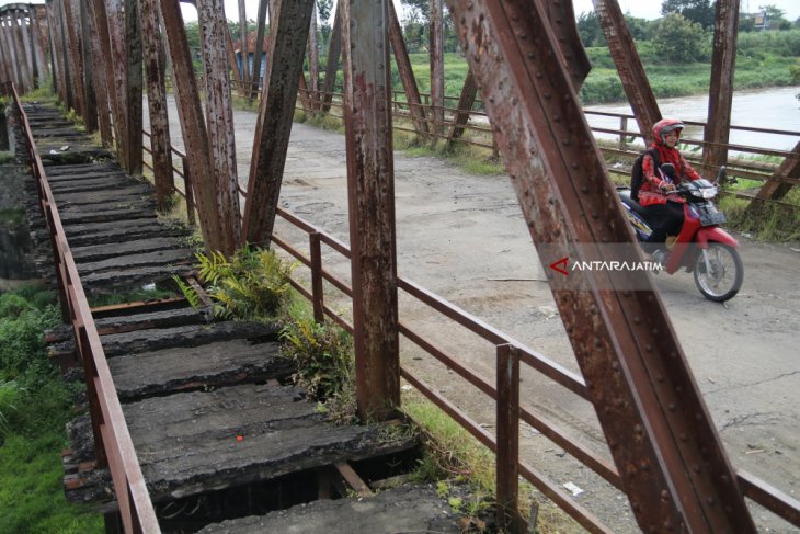 Jembatan Lama Kertosono Dibuka Warga