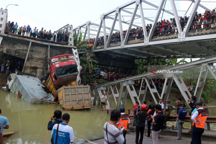 Jembatan Widang Ambrol