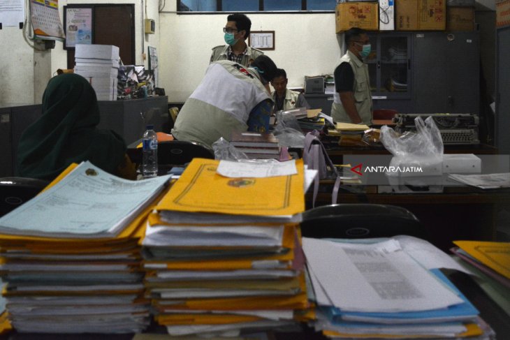 KPK Geledah Kantor Pemkab Mojokerto