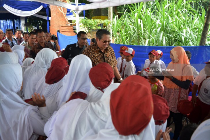 Kunjungan Keluarga Mantan Presiden SBY di Mojokerto
