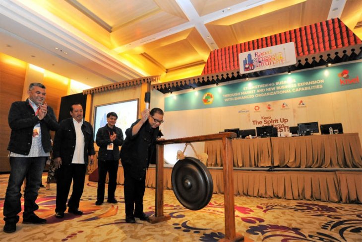 Menkop dorong anak usaha koperasi masuk bursa