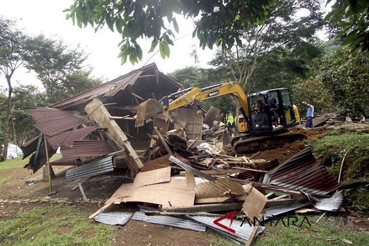 Pembongkaran Bangunan Liar Puncak