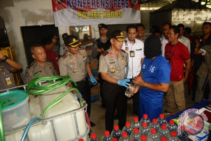 Pengungkapan kasus pembuatan miras