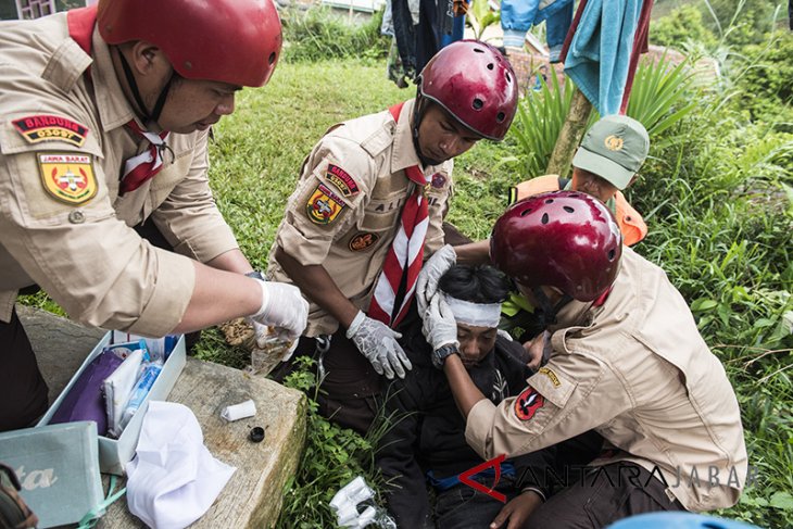 Simulasi Bencana Gempa Bumi