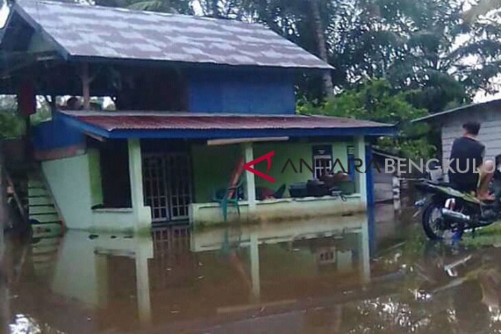 Luapan Sungai Penanakan Seluma rendam puluhan rumah