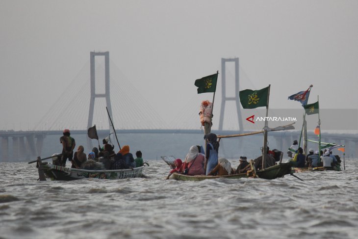 Tradisi Pembacaan Maulid Burdah