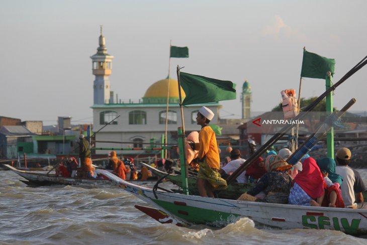 Tradisi Pembacaan Maulid Burdah