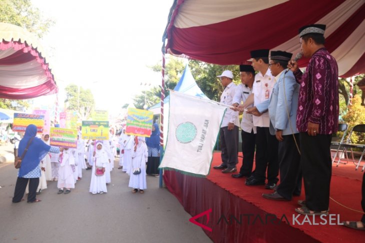 Sekda Lepas Peserta Pawai Ta'aruf