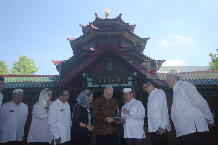 Kunjungan Dubes AS Ke Masjid Cheng Hoo