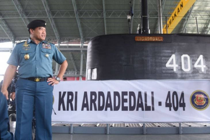 KSAL meninjau KRI Ardadedali-404