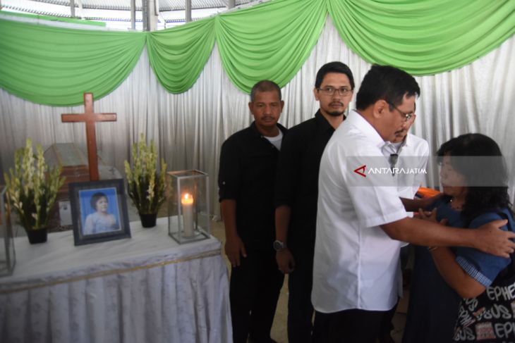 Korban Bom Di Gereja Disemayamkan