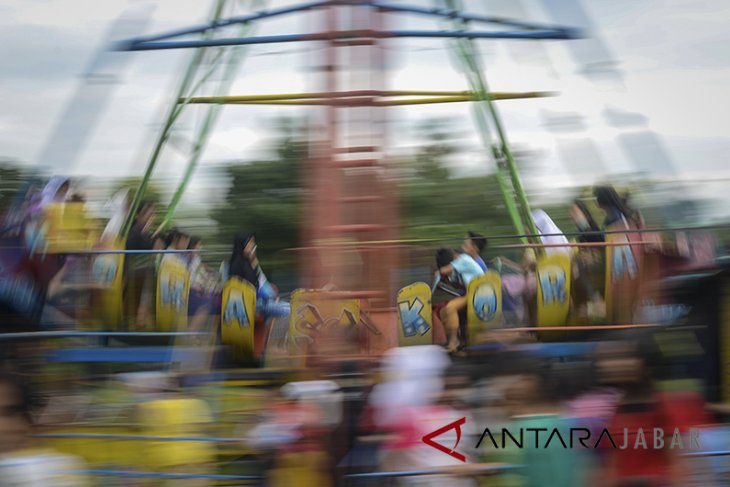 Ngabuburit di pasar malam