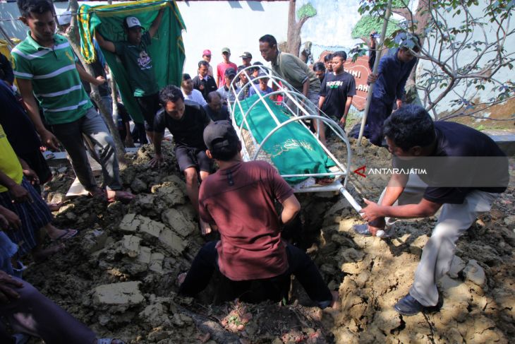 Pemakaman Jenazah Korban Ledakan Bom