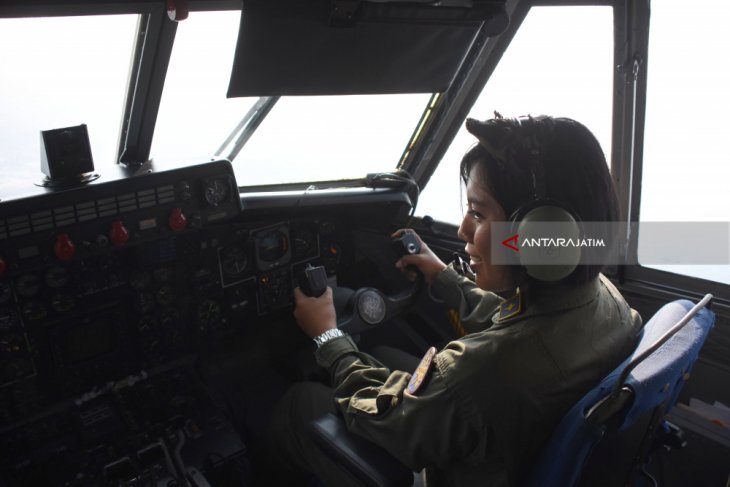 Pilot Wanita Pesud TNI AL