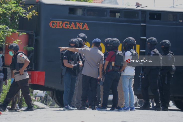 Penggeledahan Rumah Terduga Teroris