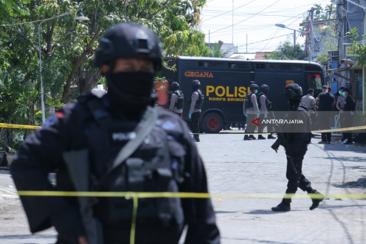 Penggeledahan Rumah Terduga Teroris