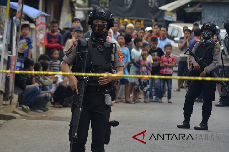 Penggeledahan rumah terduga teroris