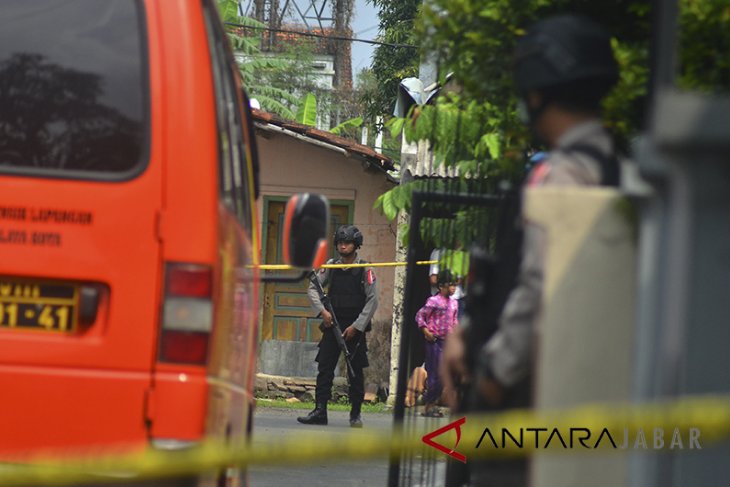 Polisi geledah rumah terduga Teroris di Tasikmalaya