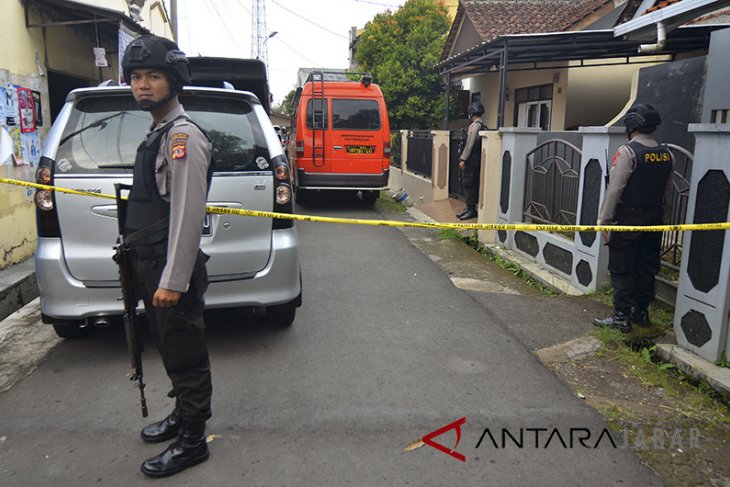 Polisi geledah rumah terduga Teroris di Tasikmalaya