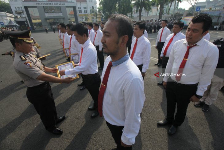 Penghargaan Kepada Polisi